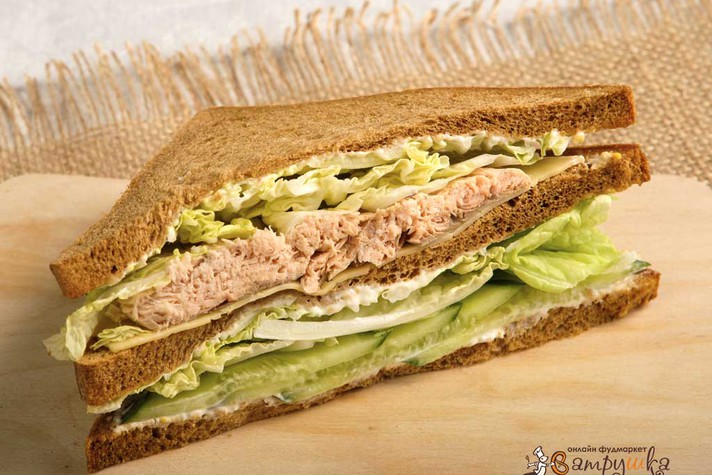 Сэндвич с запеченной горбушей и огурцом 140гр±20гр 0